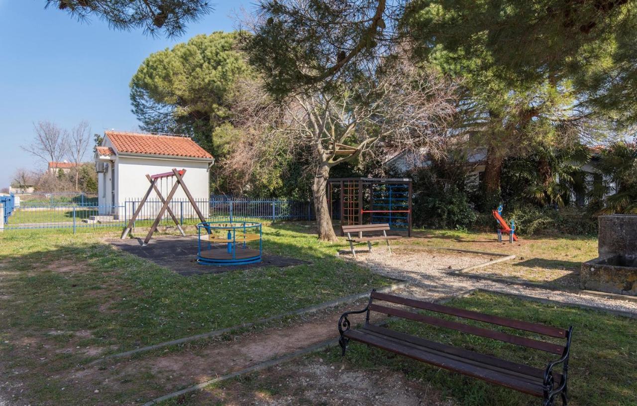 Apartment Complex Orzan Lovrecica Exterior photo