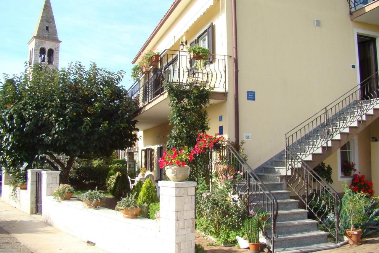 Apartment Complex Orzan Lovrecica Exterior photo